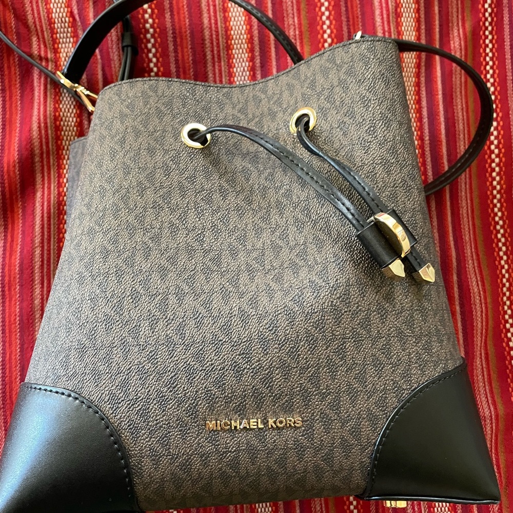Michael Kors Bucket Bag